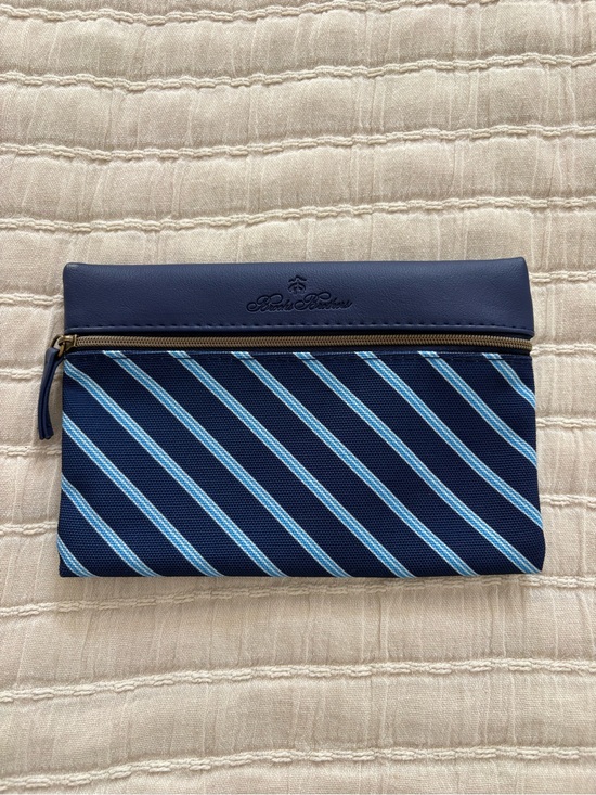 Brooks Brothers x United Airlines Toiletry Bag Blue Stripes Travel Accessory